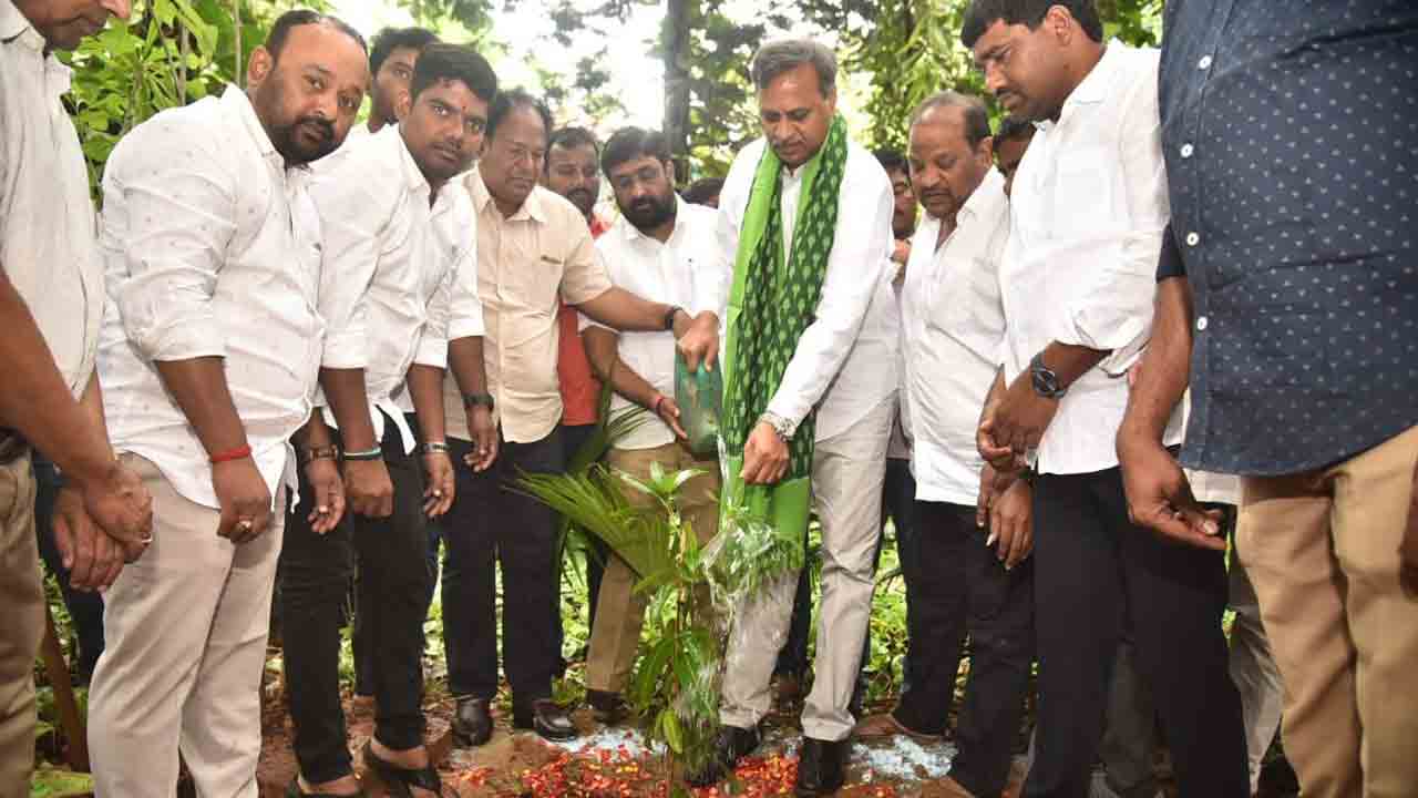 Green India Challenge | మొక్కలు నాటిన పల్లా రాజేశ్వర్ రెడ్డి