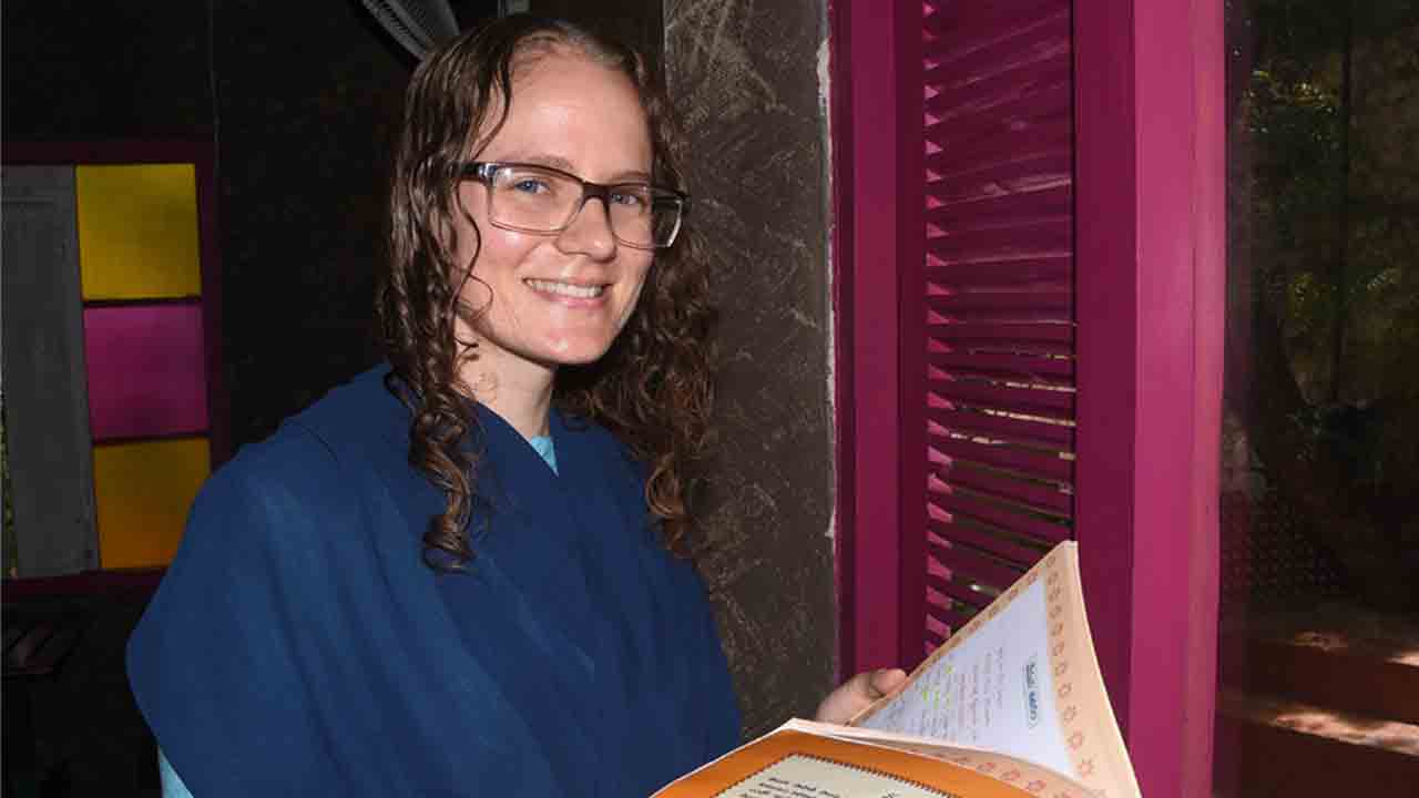 అమెరికా బాల..అక్షర మాల!