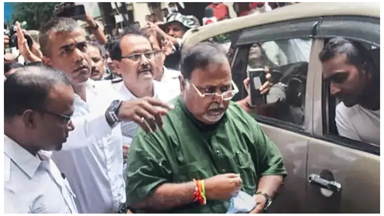 పార్ధా ఛ‌ట‌ర్జీపై వేటుకు సిద్ధం : అభిషేక్ బెన‌ర్జీ అధ్య‌క్ష‌త‌న కీల‌క భేటీ