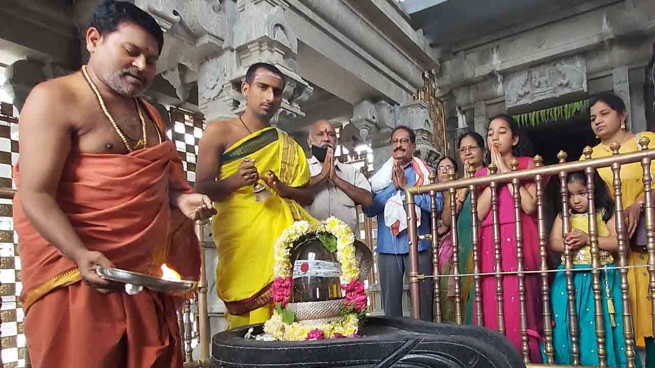 రామలింగేశ్వరుడికి రుద్రాభిషేకం