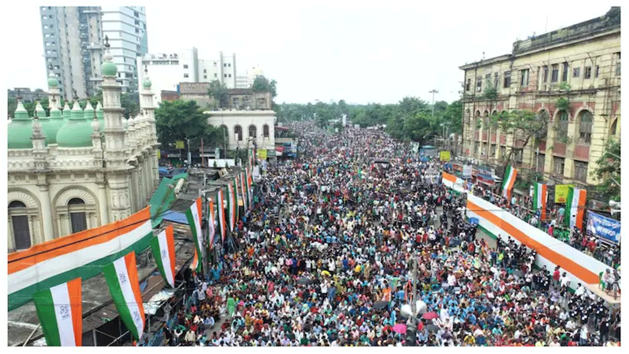 రాష్ట్ర ప్ర‌భుత్వాల‌ను కూల్చేందుకు కాషాయ పార్టీ కుట్ర‌ : దీదీ