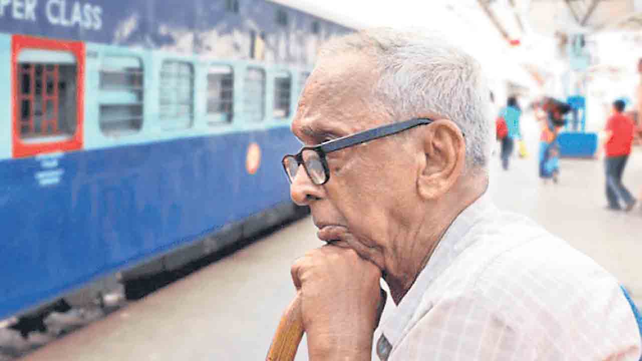 వృద్ధుల సంరక్షణ మన కర్తవ్యం