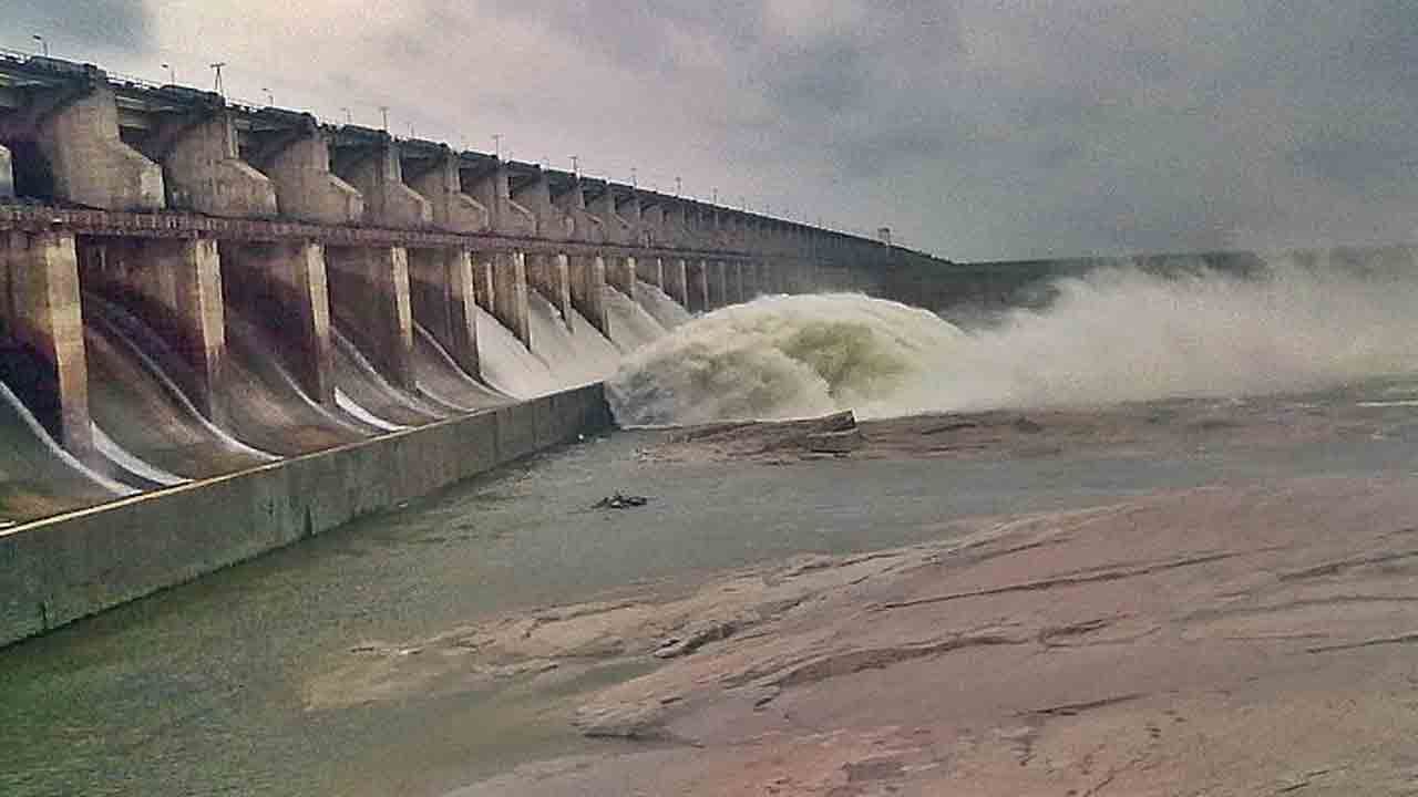 తెరుచుకున్న బాబ్లీ గేట్లు