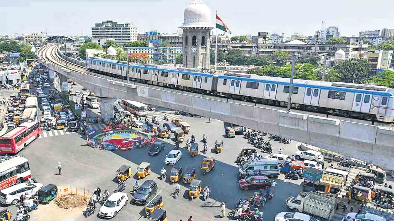 పెనాల్టీ మాఫ్‌.. రవాణా వాహనాలపై ఫిట్‌నెస్‌ ఆలస్య రుసుం రద్దు