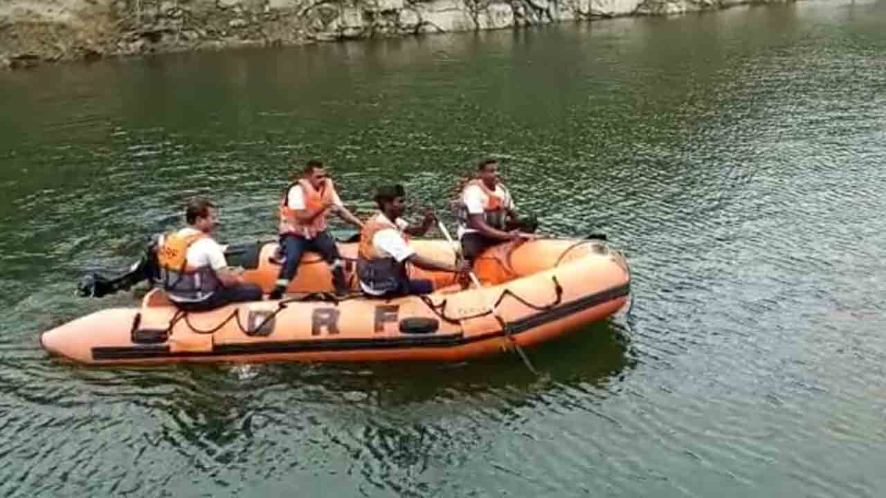 క్వారీ గుంతలో పడి బాలుడి గల్లంతు.. మూడు రోజులైనా దొరకని ఆచూకీ