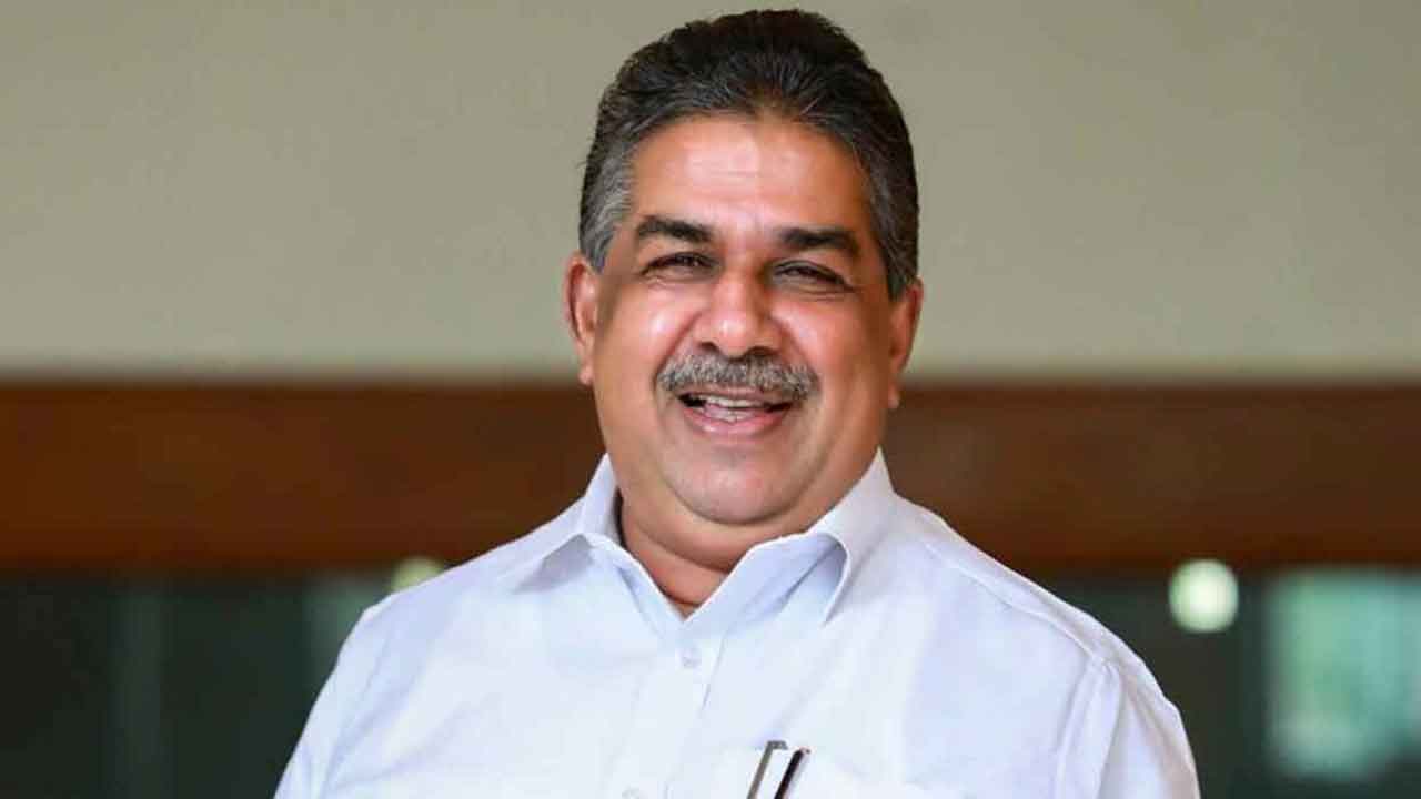 రాజ్యాంగంపై కేరళ మంత్రి వివాదాస్ప‌ద వ్యాఖ్య‌లు