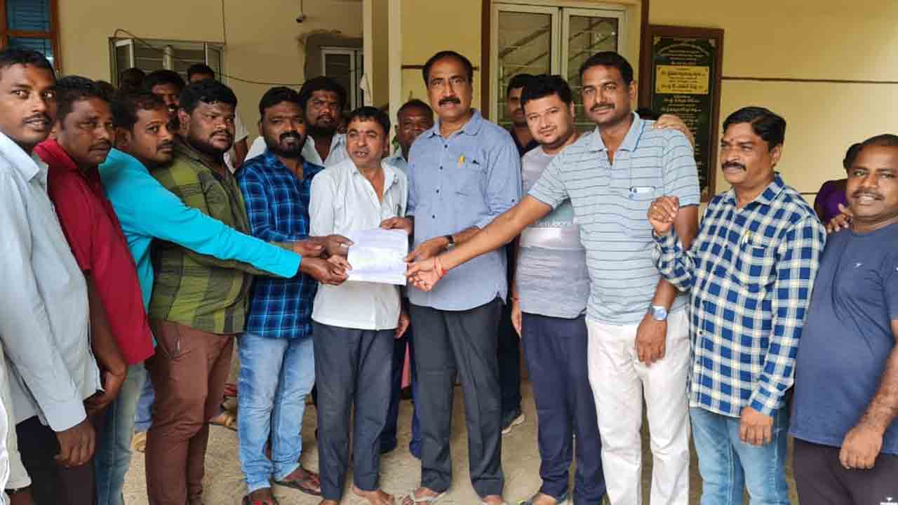 తెలంగాణ రాష్ట్రంలో కుల వృత్తులకు ప్రాధాన్యం : ఎమ్మెల్యే సంజయ్ కుమార్