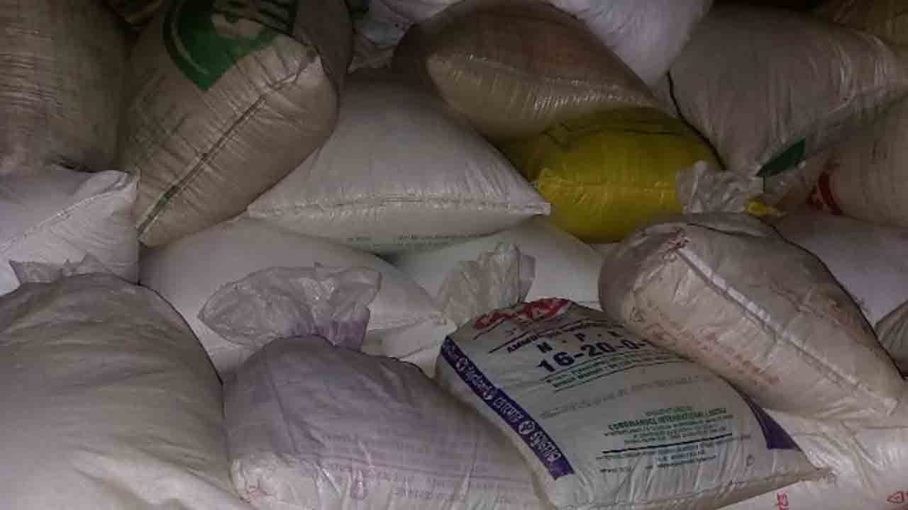 సిద్దిపేట జిల్లాలో 33 టన్నుల రేషన్‌ బియ్యం పట్టివేత