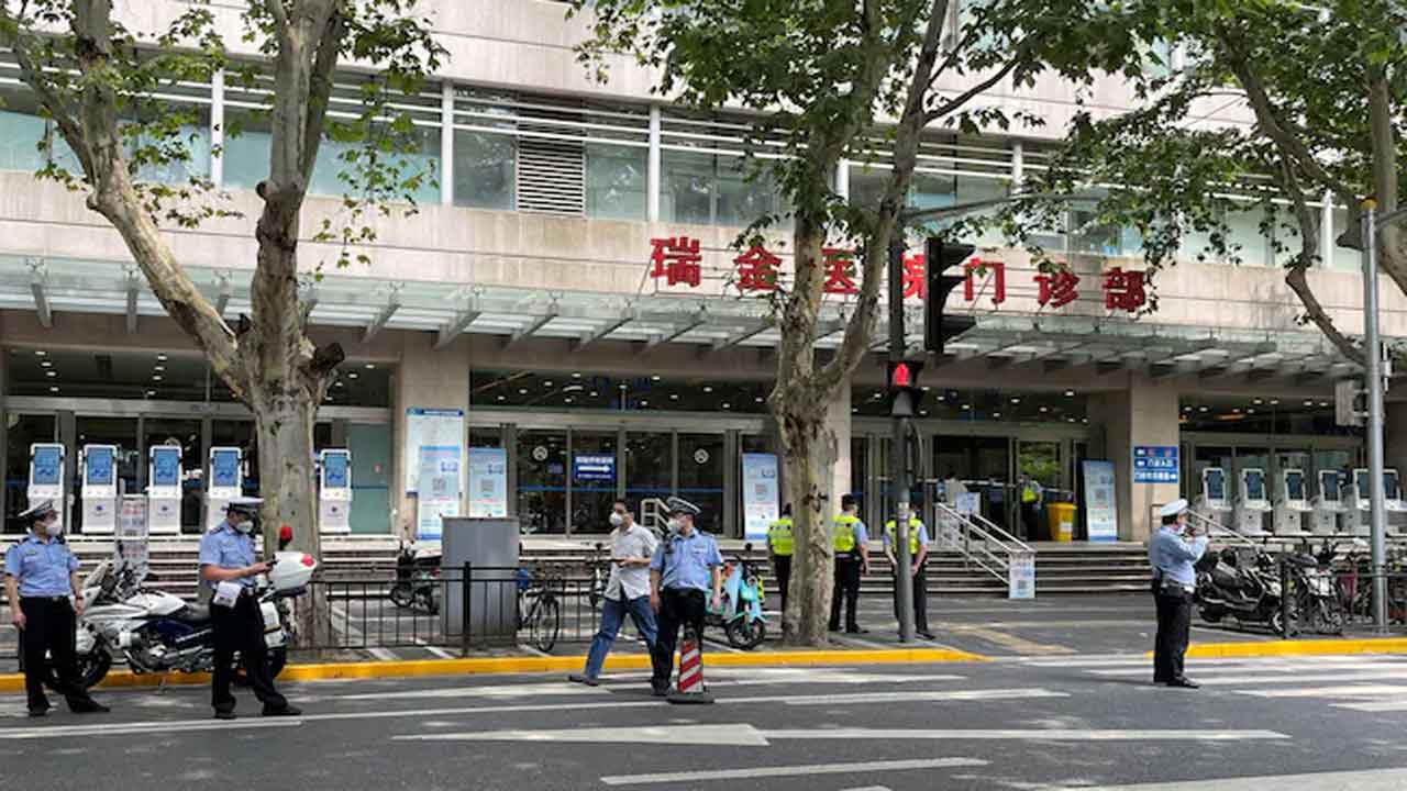 షాంఘైలో క‌త్తితో దాడి.. న‌లుగురికి తీవ్ర గాయాలు