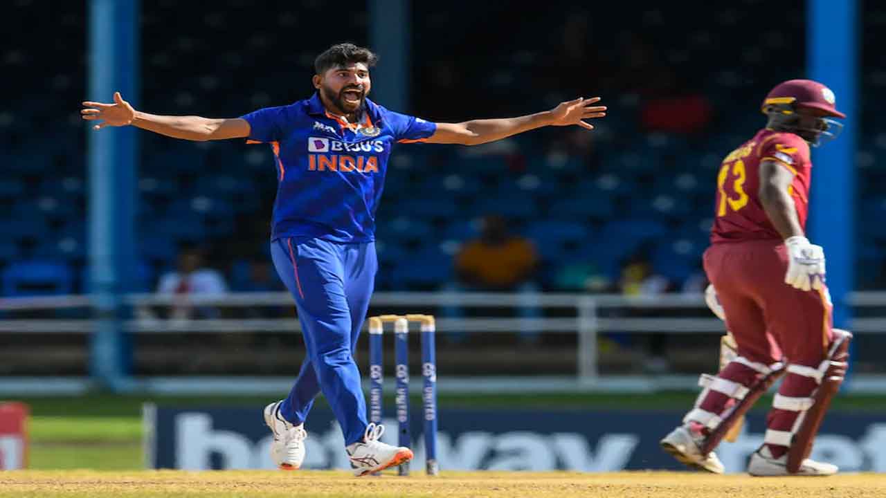 3 బంతుల్లో 2 వికెట్లు.. నిప్పులు చెరిగిన సిరాజ్‌