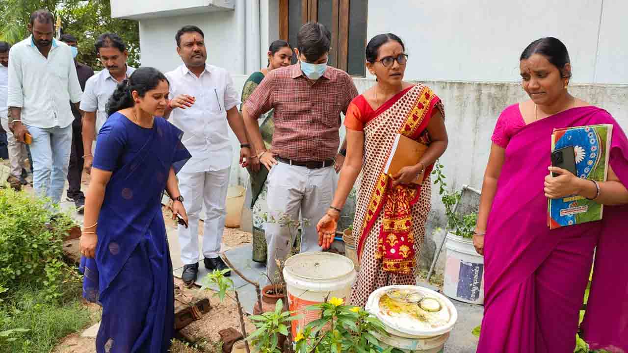 సీజనల్ వ్యాధుల పట్ల అప్రమత్తంగా ఉండాలి : కలెక్టర్ అనురాగ్ జయంతి