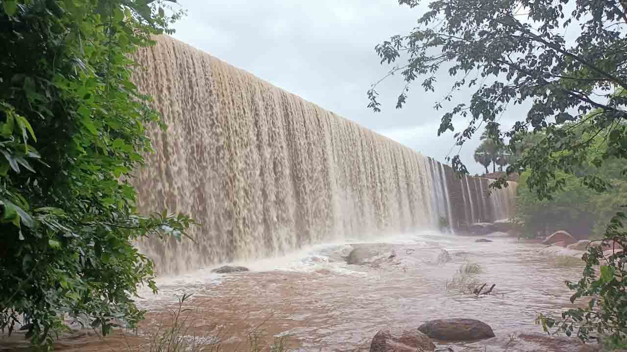 కనువిందు చేస్తున్న సిర్నాపల్లి చెరువు అందాలు