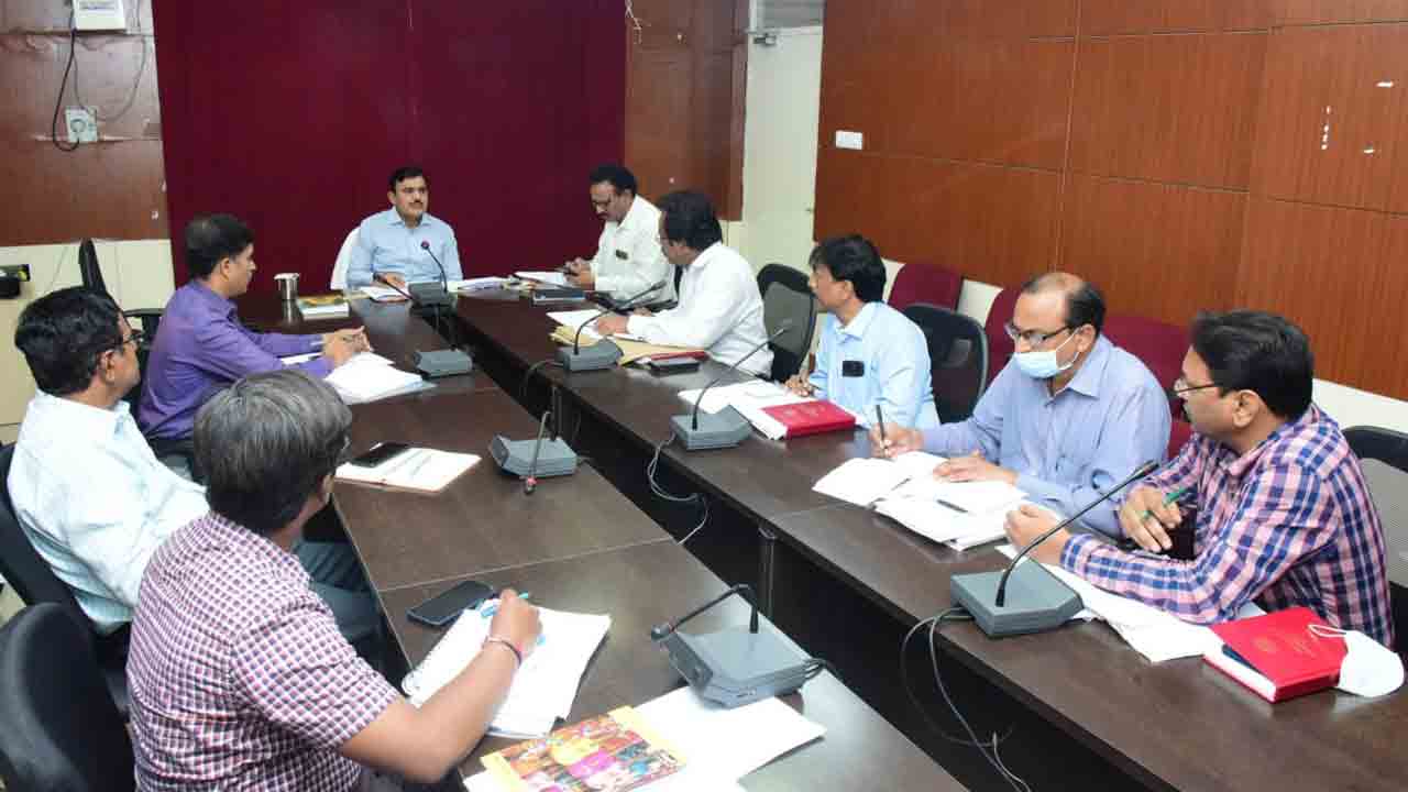 భూ సేకరణ పనులు వేగవంతం చేయాలి : కలెక్టర్‌ ఎ.శరత్‌