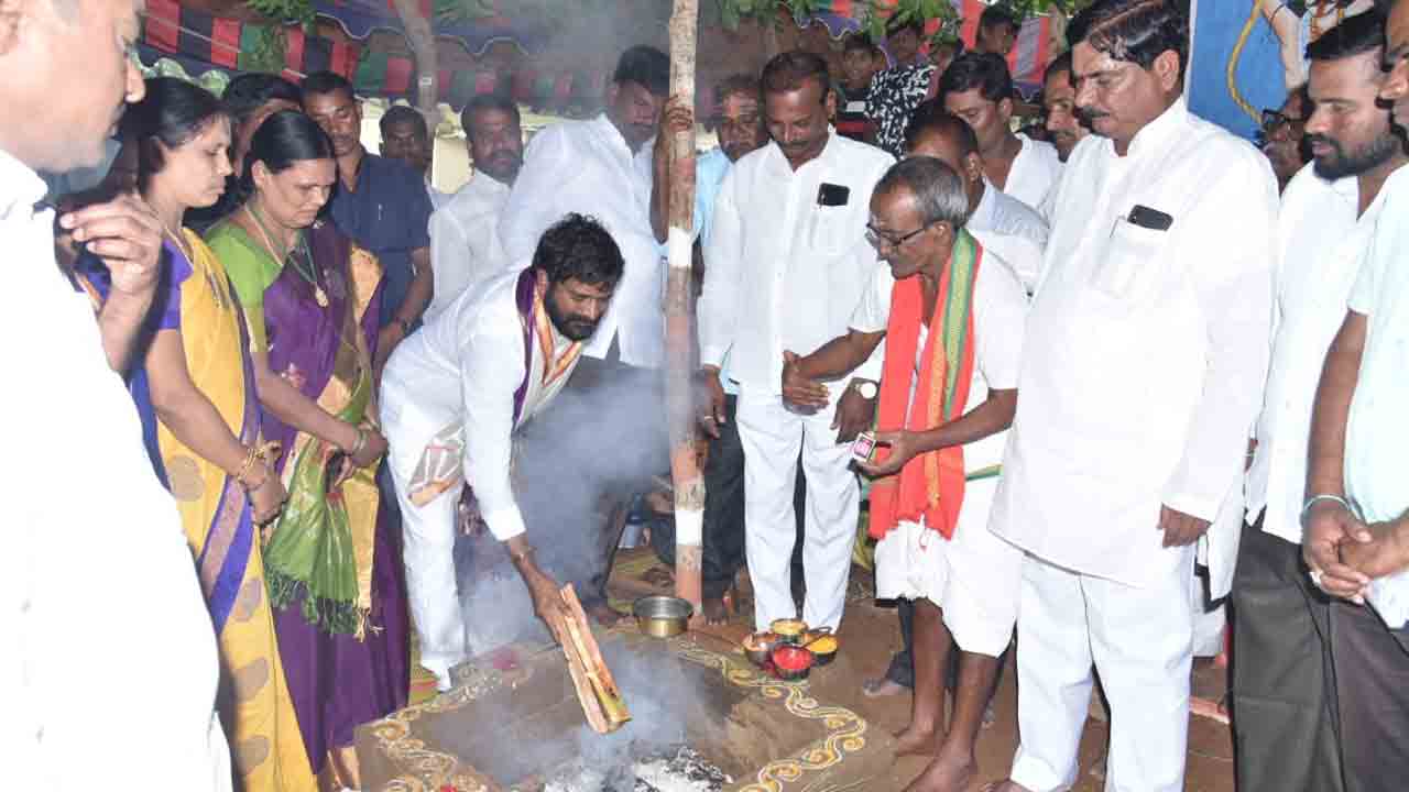 కేటీఆర్ త్వరగా కోలుకోవాలని..యజ్ఞం చేసిన మంత్రి శ్రీనివాస్ గౌడ్