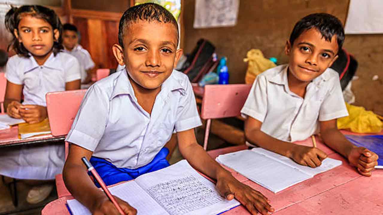 Sri Lanka | ఇంధనం కొరతతో మూతపడిన పాఠశాలలు.. నెల తర్వాత తెరుచున్నాయ్!!