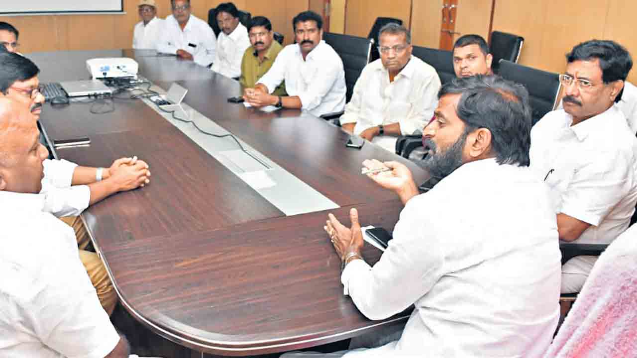 హరితహారంలో తాటి, ఈత, గిరక మొక్కలు