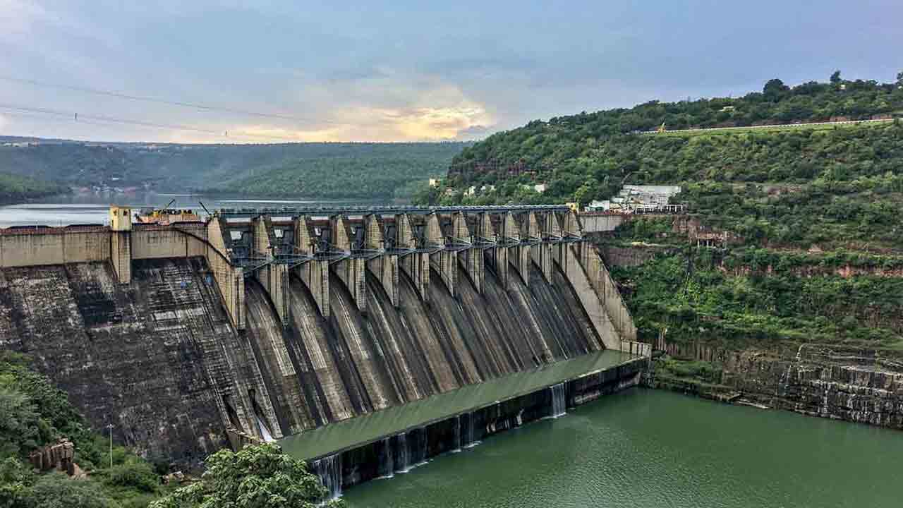 పూర్తిస్థాయి నీటిమట్టానికి శ్రీశైలం.. రేపు గేట్లు ఎత్తివేత!