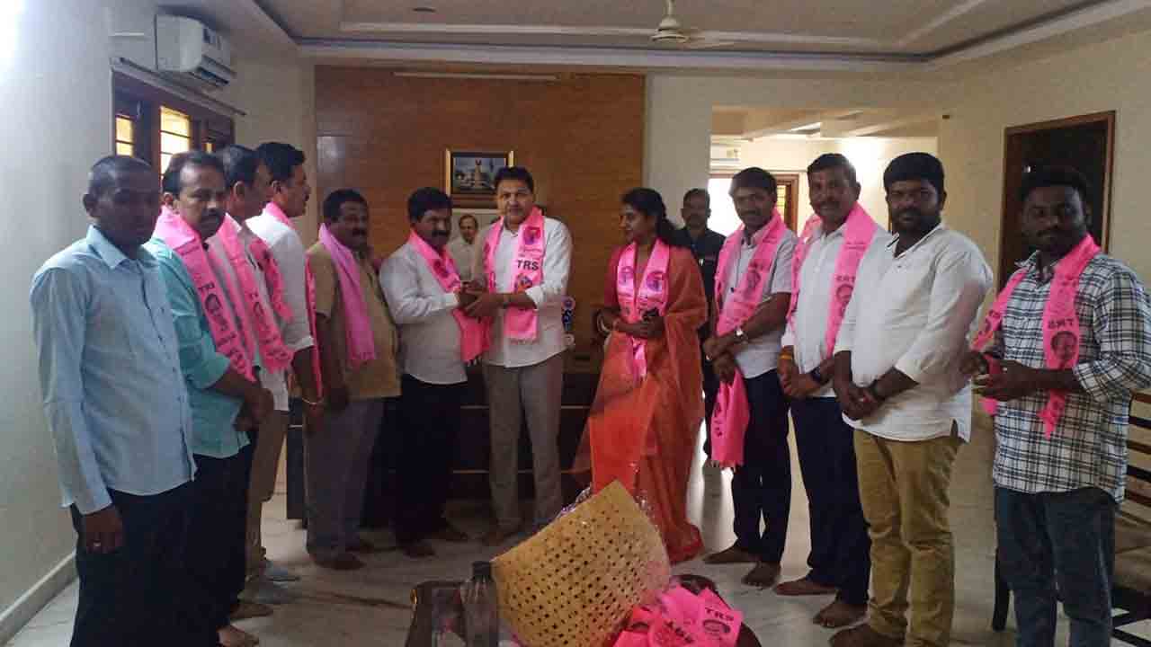 ఎమ్మెల్యే సైది రెడ్డి సమక్షంలో టీఆర్ఎస్‌లో చేరిన కౌన్సిలర్