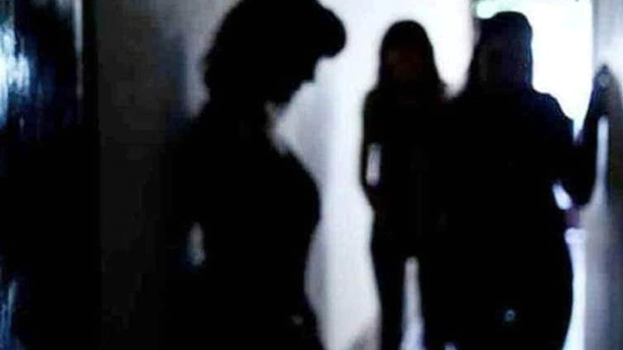 స్పా పేరుతో సెక్స్ రాకెట్ : పోలీసుల దాడుల‌తో చీక‌టి దందాకు చెక్