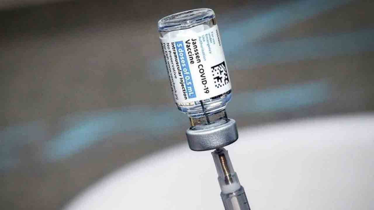 ఒకే సిరంజీతో 39 మందికి టీకా!