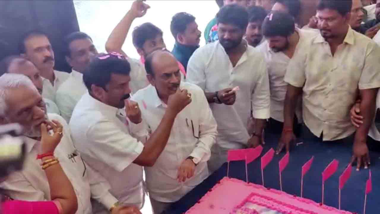 తెలంగాణ భవన్‌లో ఘనంగా మంత్రి కేటీఆర్‌ జన్మదిన వేడుకలు