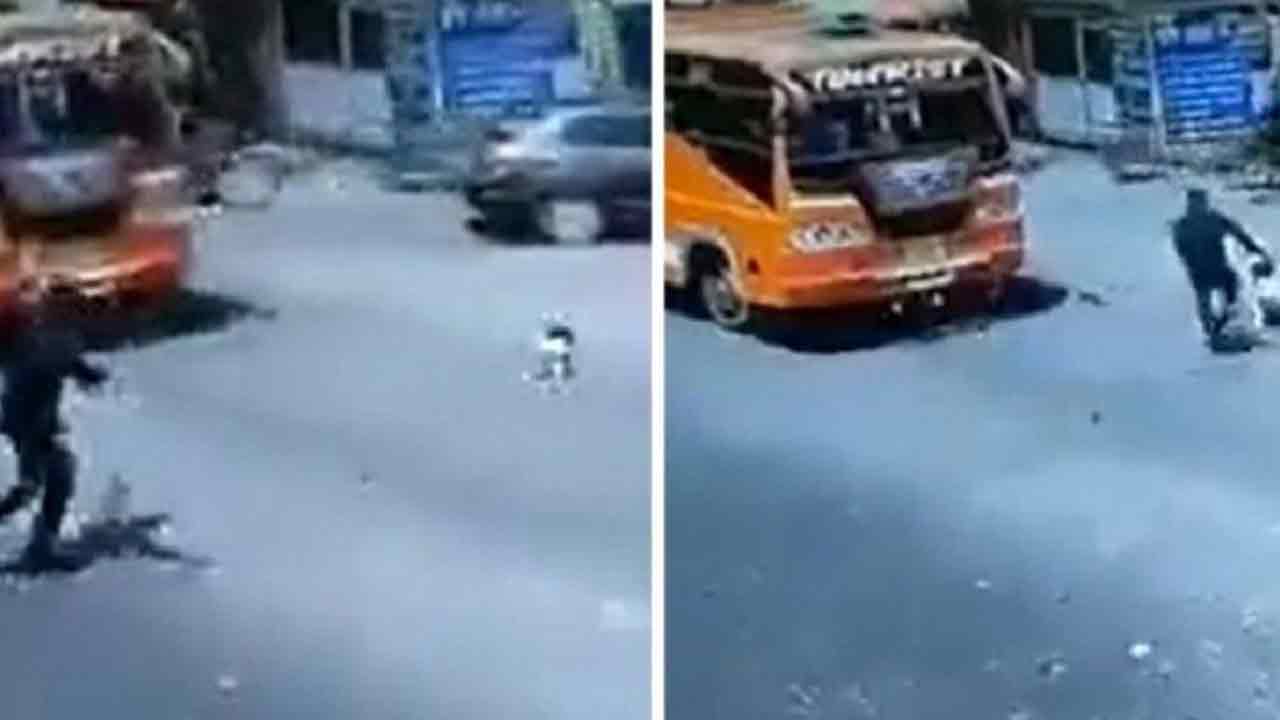 Viral Video: ఆటోలోనుంచి జారిప‌డ్డ బాలుడు.. బ‌స్సుకింద ప‌డ‌బోతుండ‌గా కాపాడిన ట్రాఫిక్ పోలీస్‌!!