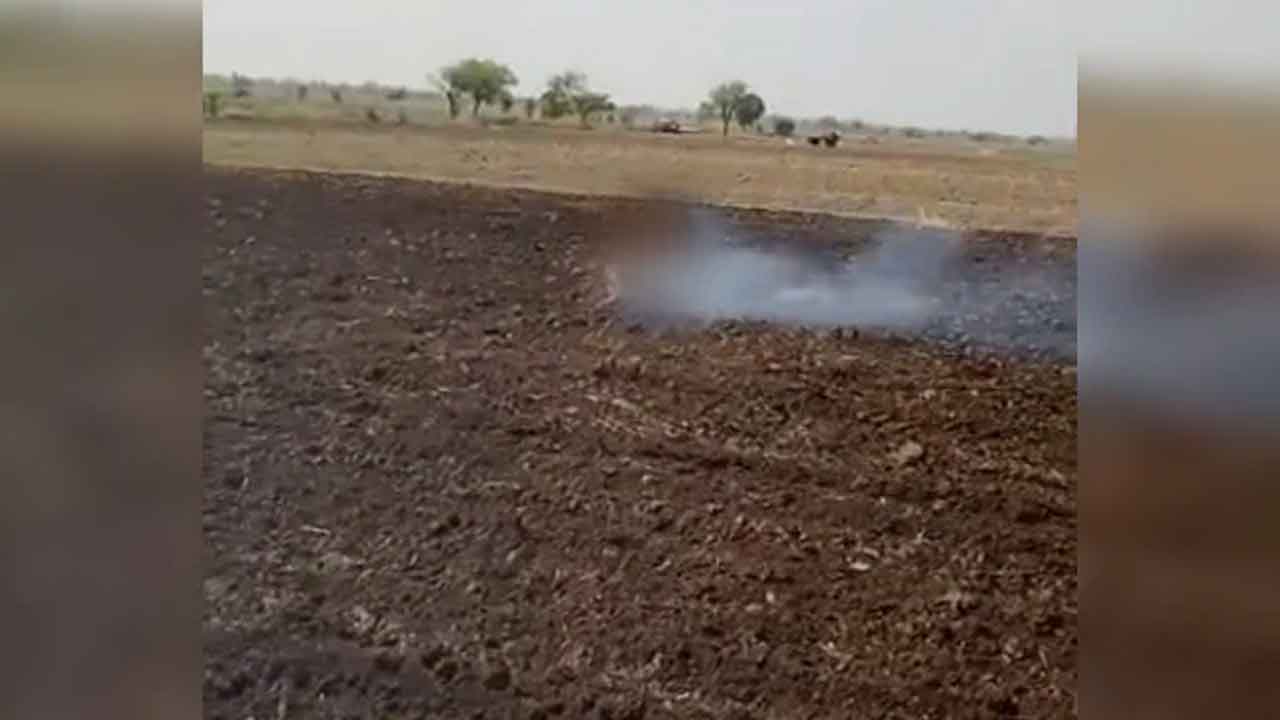 భూ వివాదం.. గిరిజ‌న మ‌హిళకు నిప్పు అంటించారు