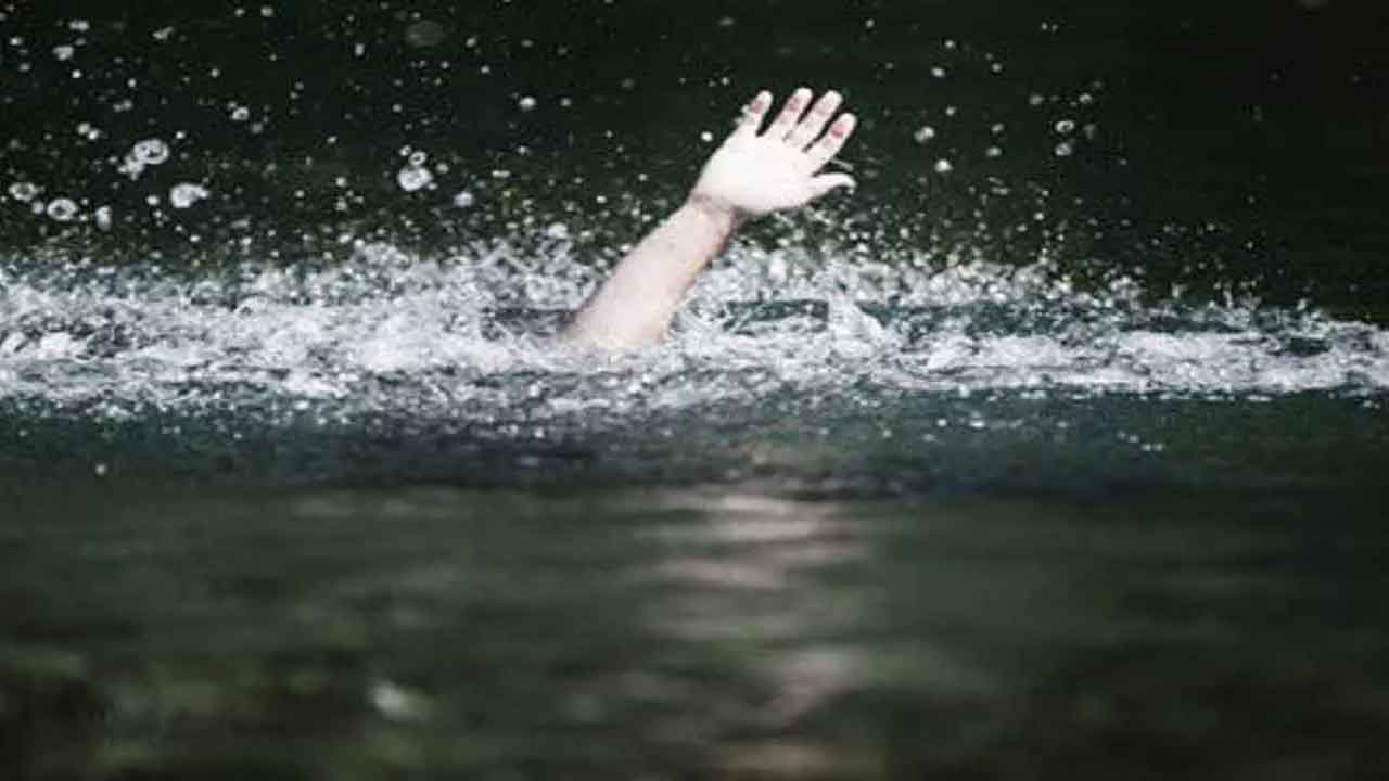 అల్లూరి జిల్లాలో విషాదం.. చెరువులో మునిగి ఇద్దరు చిన్నారులు మృతి