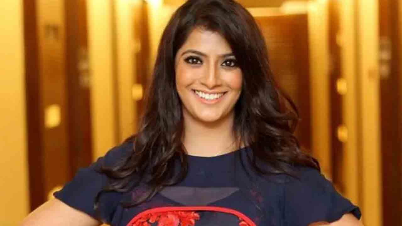 Varalaxmi Sarathkumar | వ‌ర‌ల‌క్షీ శ‌ర‌త్‌కుమార్‌కు క‌రోనా .. సెల్ఫీ వీడియో వైర‌ల్