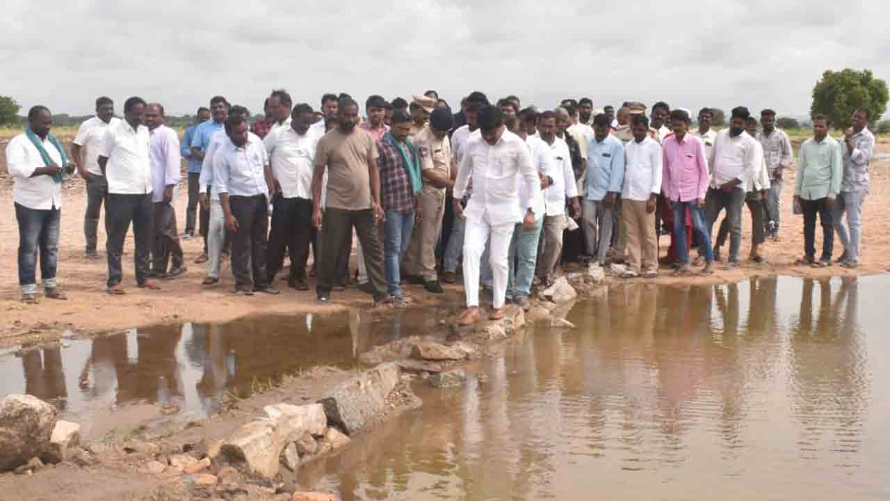 Nizamabad | వరదముంపు ప్రాంతాలను పరిశీలించిన మంత్రి వేముల