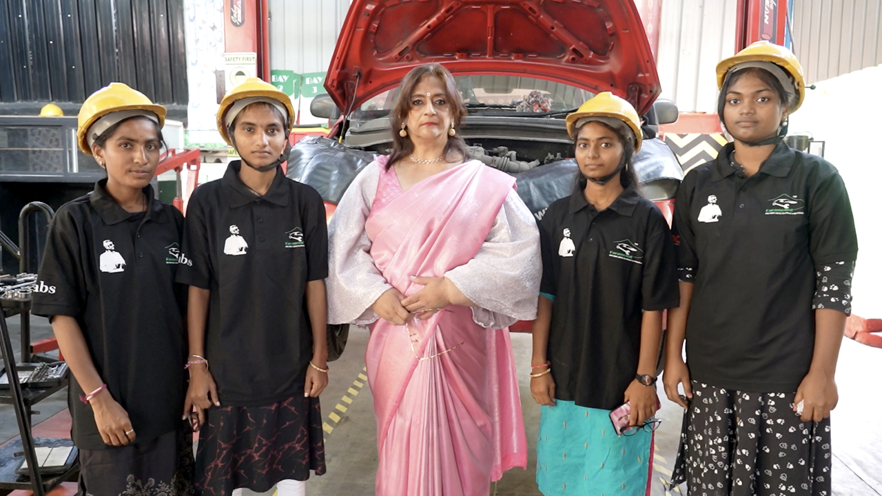 వనితా గ్యారేజ్‌.. ఇక్కడ స్త్రీలు.. పురుషులు.. సమానం