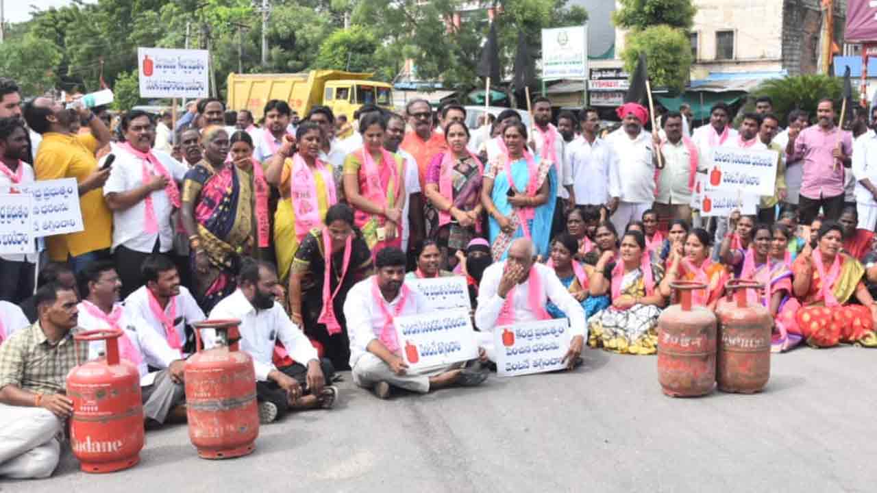 అచ్చేదిన్ కాదు.. స‌చ్చే దిన్‌: ప్రభుత్వ విప్ బాల్క సుమన్