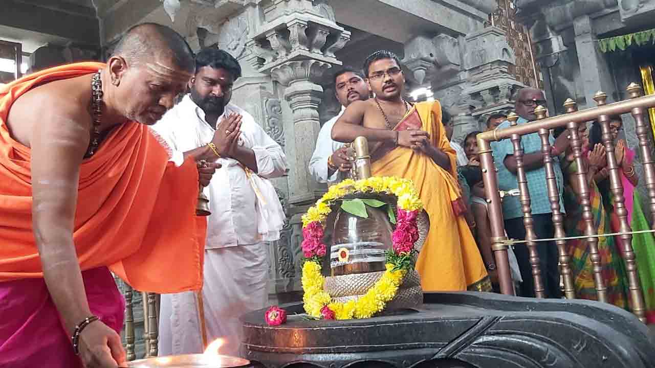 వైభవంగా రామలింగేశ్వరుడికి అభిషేకాలు