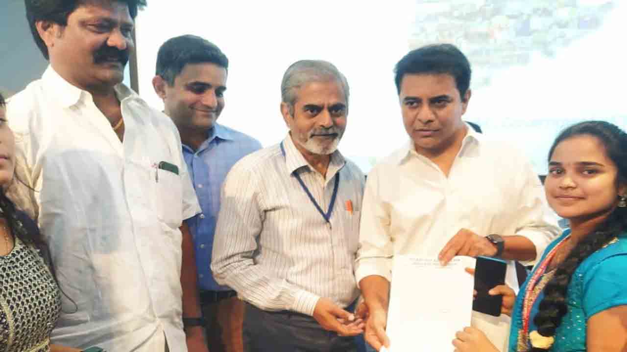 ఎన్‌జీ విద్యార్థినికి టాస్క్‌ స్కాలర్‌షిప్‌