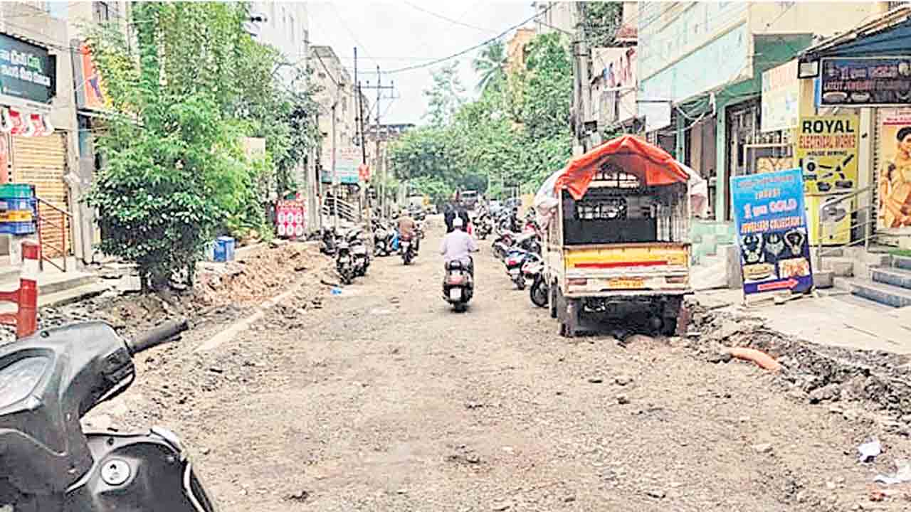 ముమ్మరంగా జెడ్బీ గార్డెన్ రోడ్డు నిర్మాణ పనులు