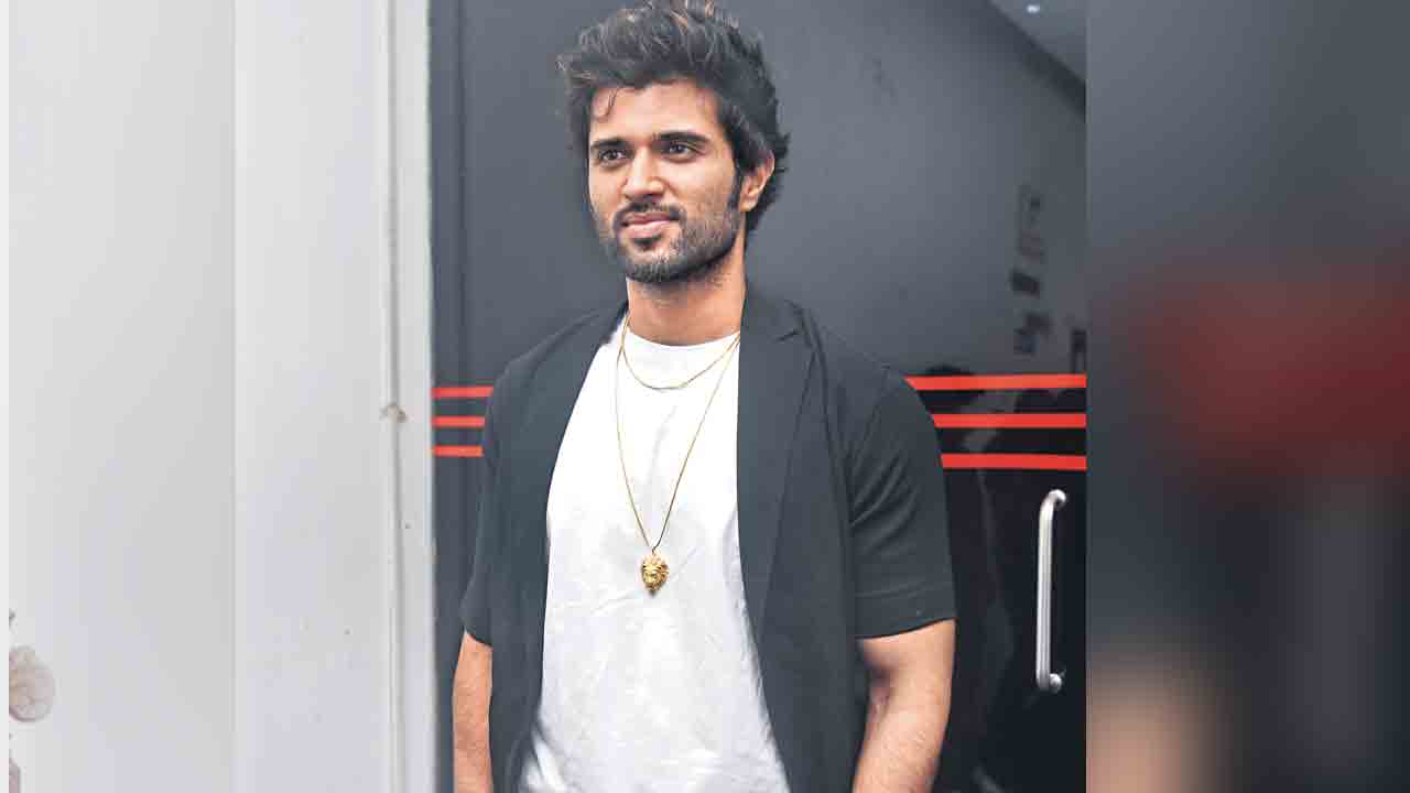 ఏది ఎదురొచ్చినా కొట్లాడుడే