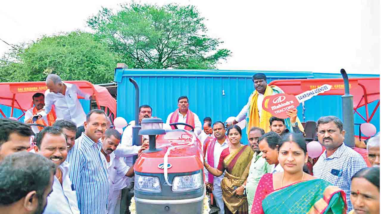 దళితబాంధవుడు సీఎం కేసీఆర్‌