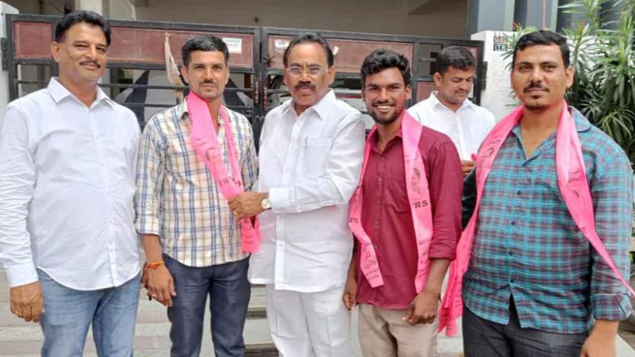 టీఆర్‌ఎస్‌లోకి వలసల జోరు