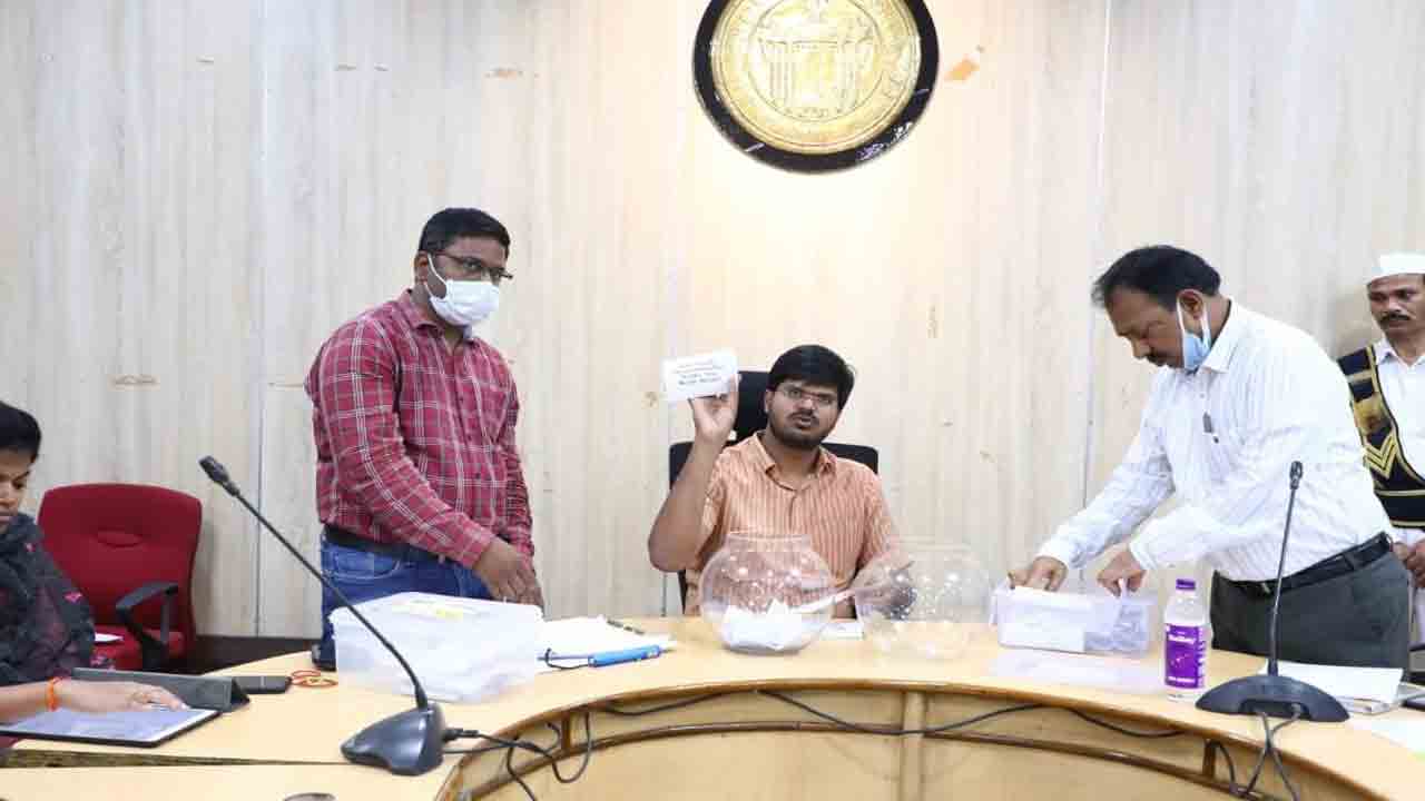 వీఆర్వోల సమస్య పరిసమాప్తం