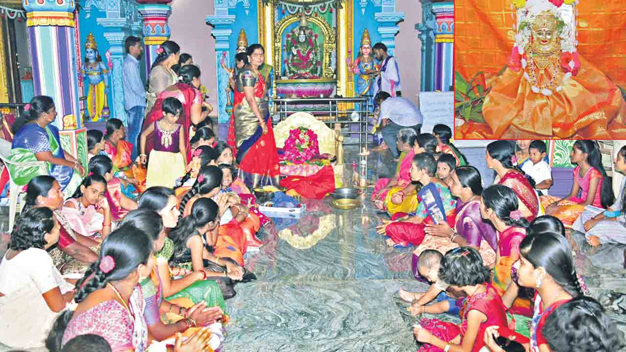 వరాలివ్వమ్మా.. వరలక్ష్మీ