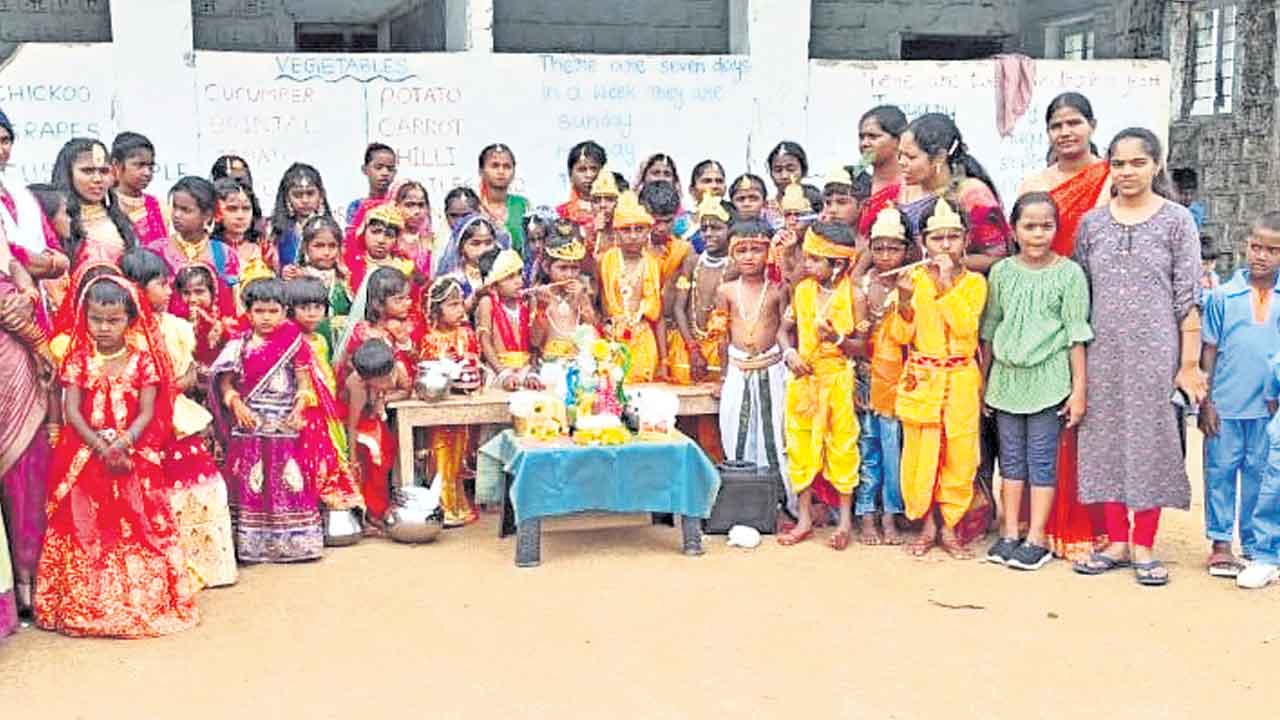 వైభవంగా కృష్ణాష్టమి వేడుకలు