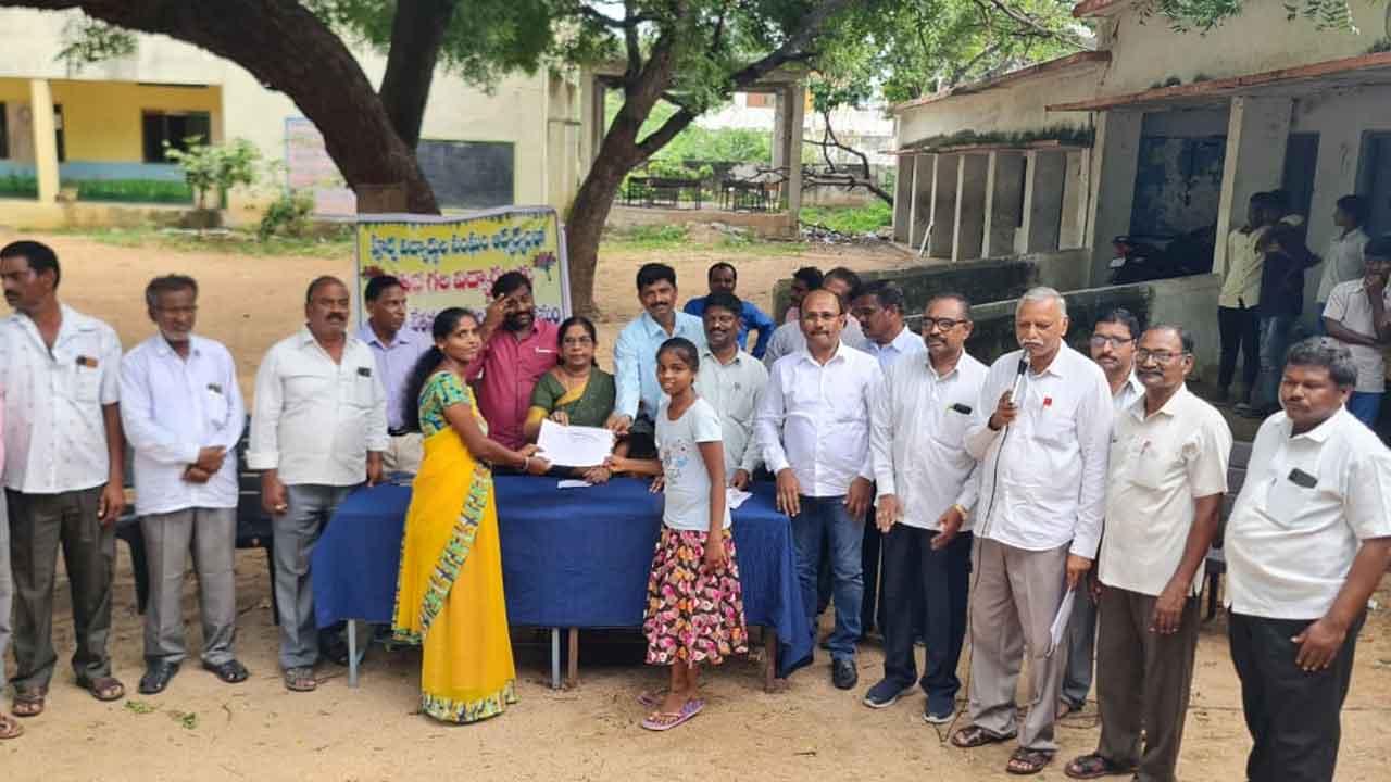 విద్యార్థులు క్రమశిక్షణతో చదువాలి