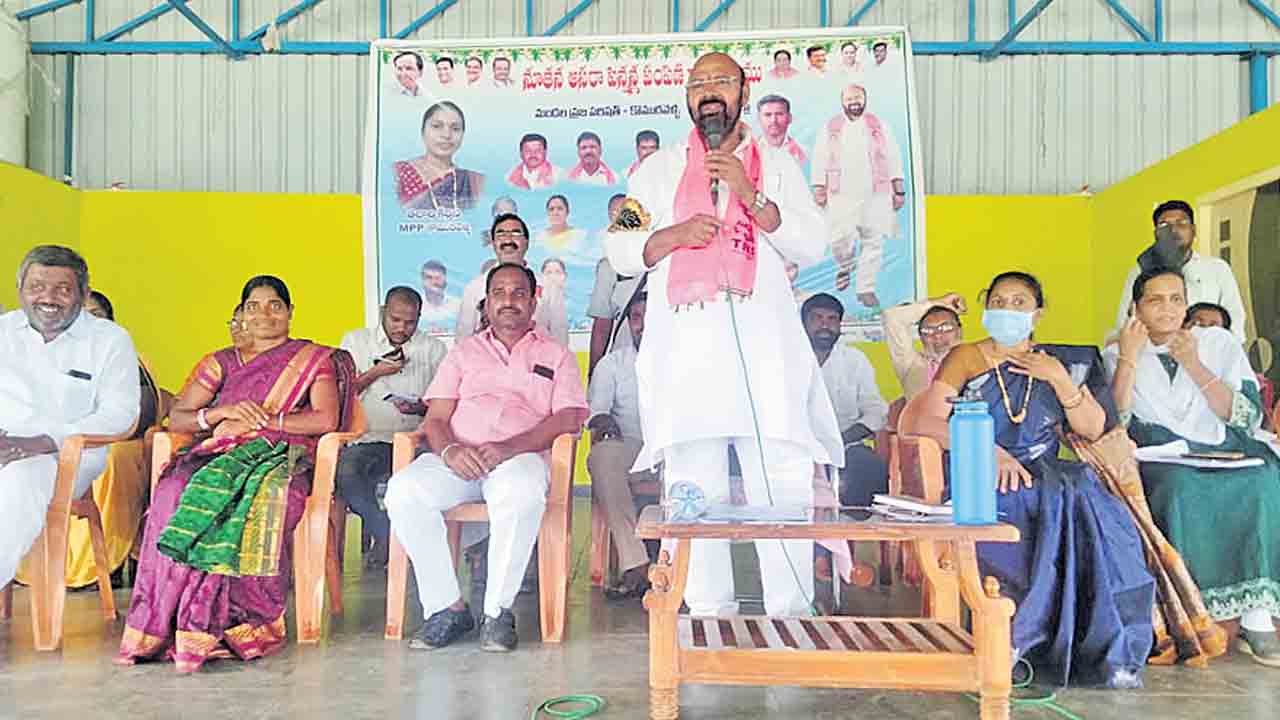 సంక్షేమ పథకాలకు అడ్డుపడితే తరిమికొడతాం