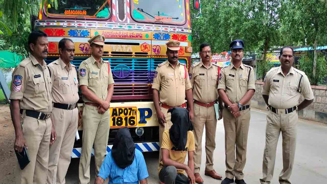 ధాన్యం లోడ్‌ చోరీ.. లారీ ఓనరే సూత్రధారి