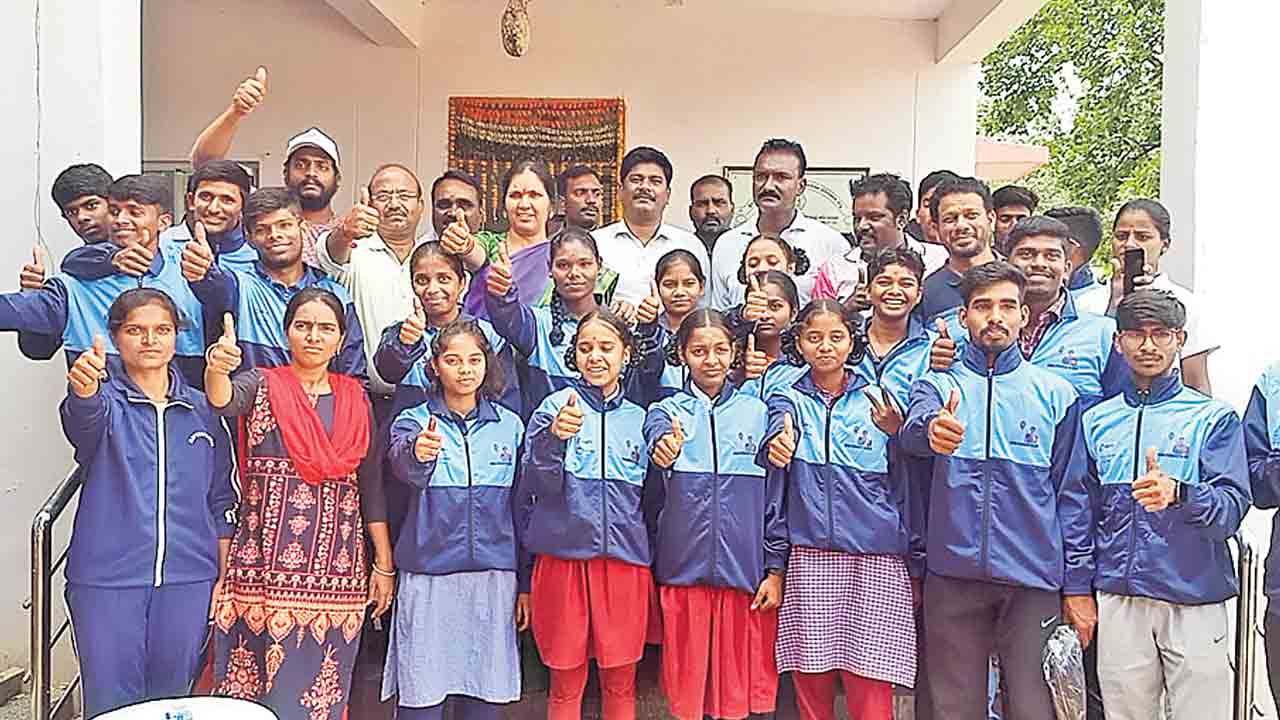 విద్యార్థులు క్రీడల్లోనూ రాణించాలి