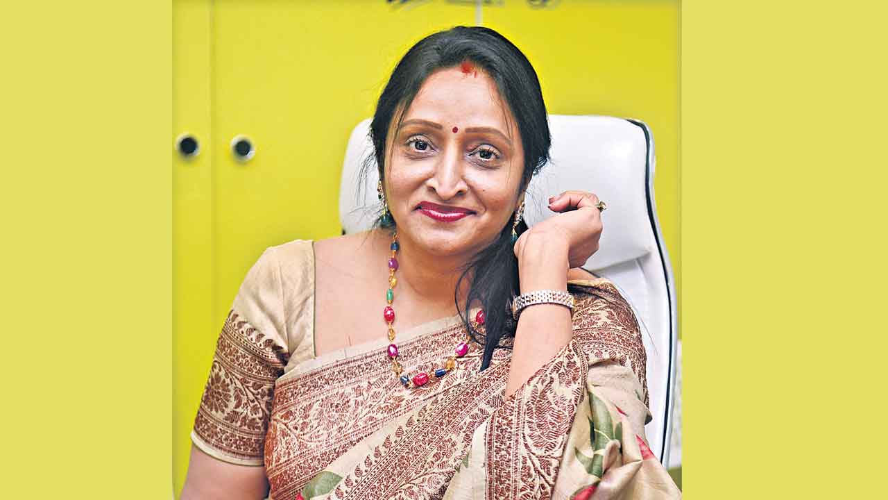 సకుటుంబంగా చూస్తారు