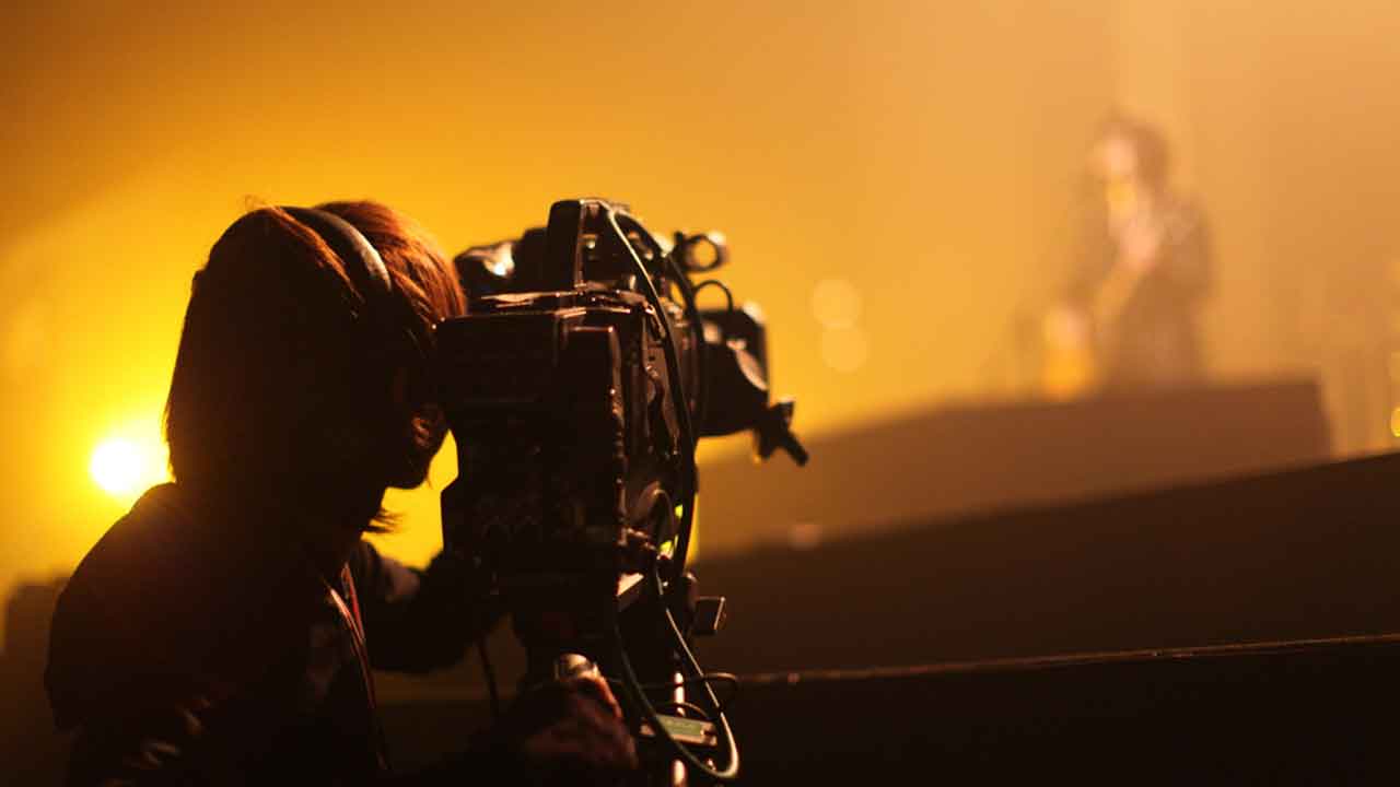 షూటింగ్స్‌ బంద్‌పై వివాదం