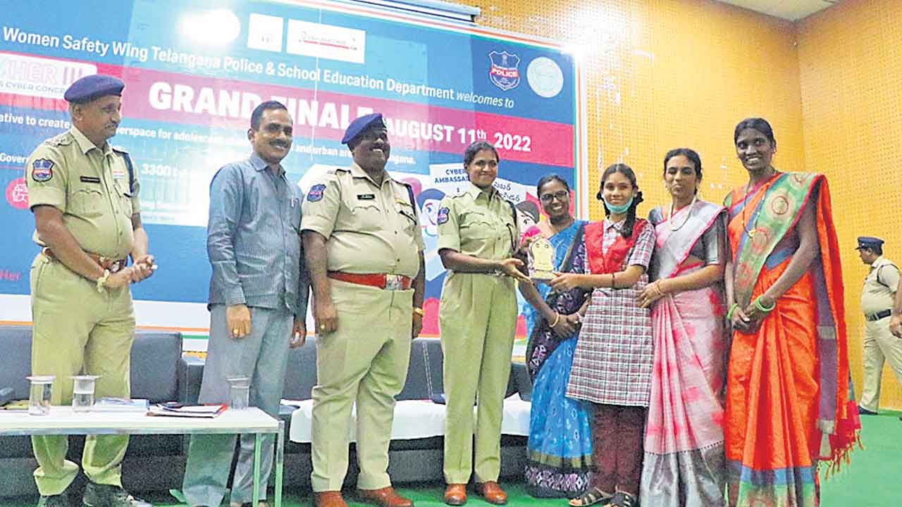 టెక్నాలజీని మంచికి వాడాలి