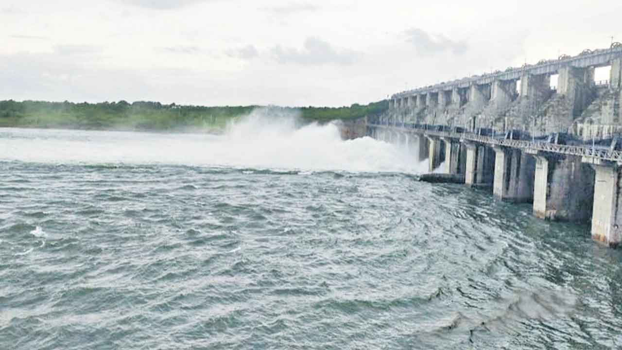 సింగూర్‌కు పోటెత్తిన వరద