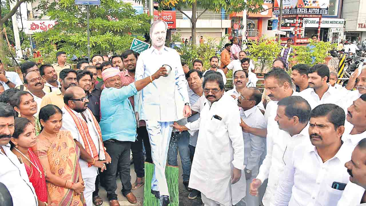 పాపన్నగౌడ్‌ జయంతిపై హర్షాతిరేకాలు